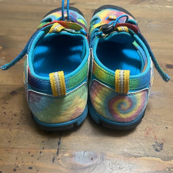 KEEN Closed Toe Sandal, Vivid Blue/Original Tie Dye Unisex Big Kids Size US 5 - Picture 4 of 11